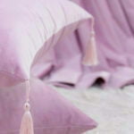 Perna decorativa catifea roz