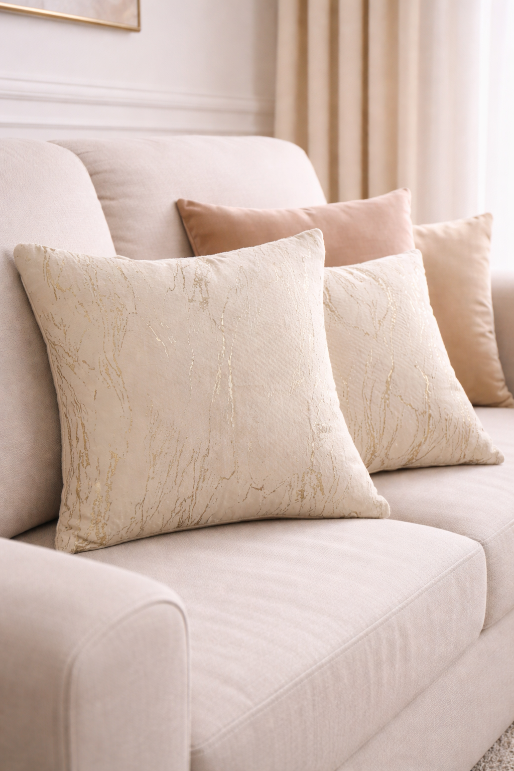 Elegant throw pillows on beige sofa Perna decorativa Bej nude G 112 - imagine 1